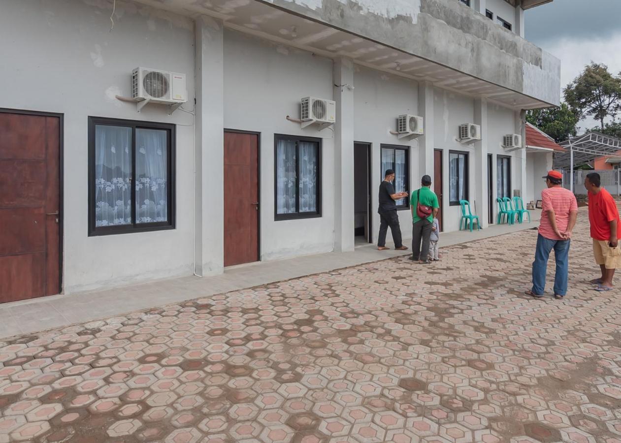 Hotel Reddoorz Syariah Near Wisata Situ Gunung Sukabumi Kadudampit Exterior foto